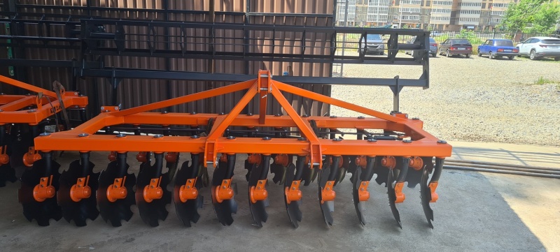 Борона дисковая навесная БДН 3,6х2Н, 24 рабочих органа Борона дисковая навесная БДН 3,6х2Н, 24 рабочих органа