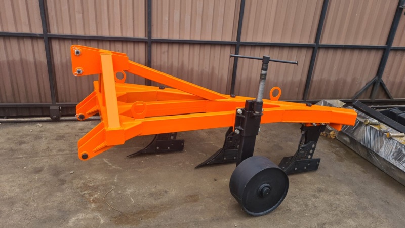 Плуг отвальный ПЛН 3-35 (3 корпуса) Плуг отвальный ПЛН 3-35 (3 корпуса)