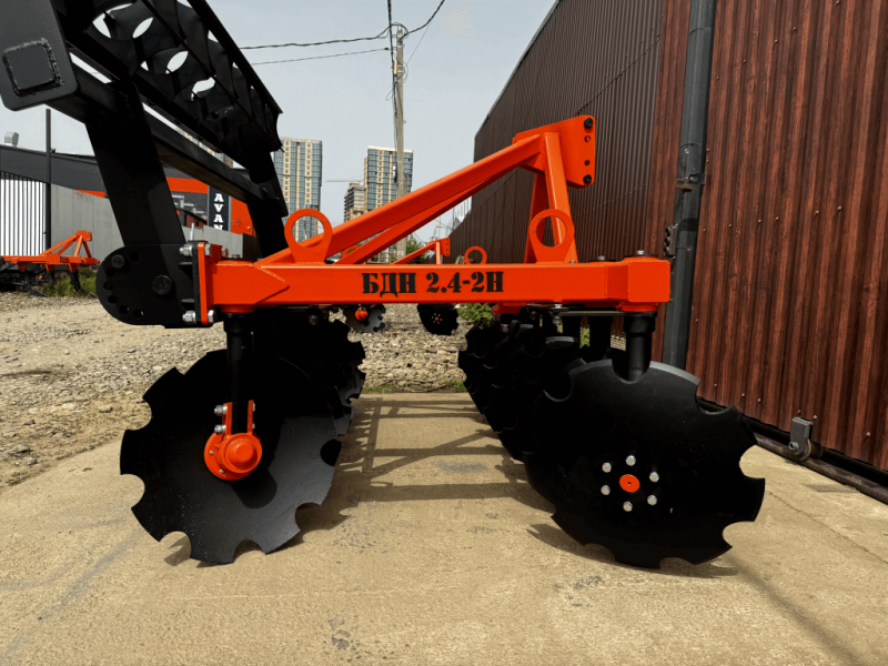 Борона дисковая навесная БДН 2,4х2Н, 14 рабочих органов Борона дисковая навесная БДН 2,4х2Н, 14 рабочих органов