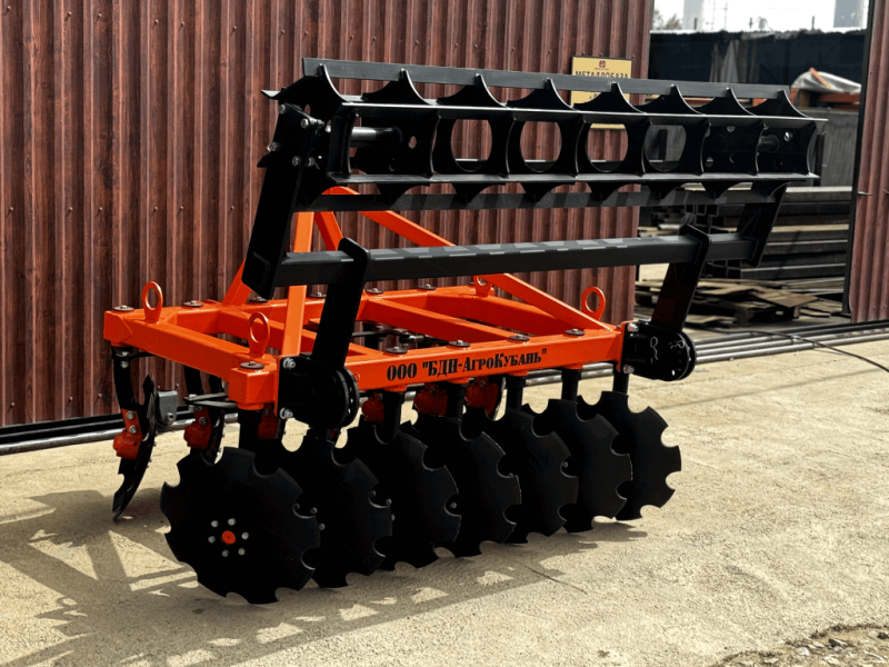 Борона дисковая навесная БДН 2,4х2Н, 14 рабочих органов Борона дисковая навесная БДН 2,4х2Н, 14 рабочих органов