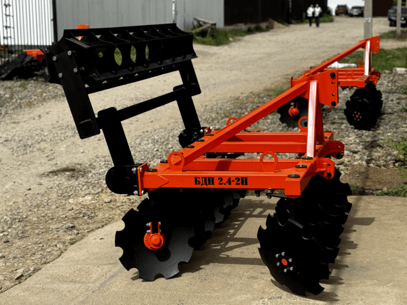 Борона дисковая навесная БДН 2,4х2Н, 14 рабочих органов Борона дисковая навесная БДН 2,4х2Н, 14 рабочих органов