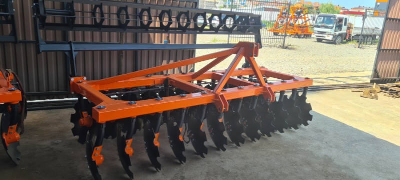 Борона дисковая навесная БДН 3,6х2Н, 24 рабочих органа Борона дисковая навесная БДН 3,6х2Н, 24 рабочих органа