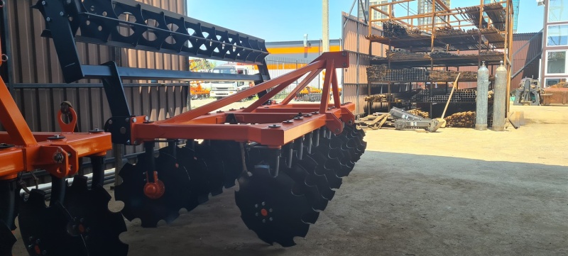 Борона дисковая навесная БДН 3,6х2Н, 24 рабочих органа Борона дисковая навесная БДН 3,6х2Н, 24 рабочих органа