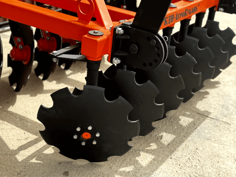 Борона дисковая навесная БДН 2,4х2Н, 14 рабочих органов Борона дисковая навесная БДН 2,4х2Н, 14 рабочих органов