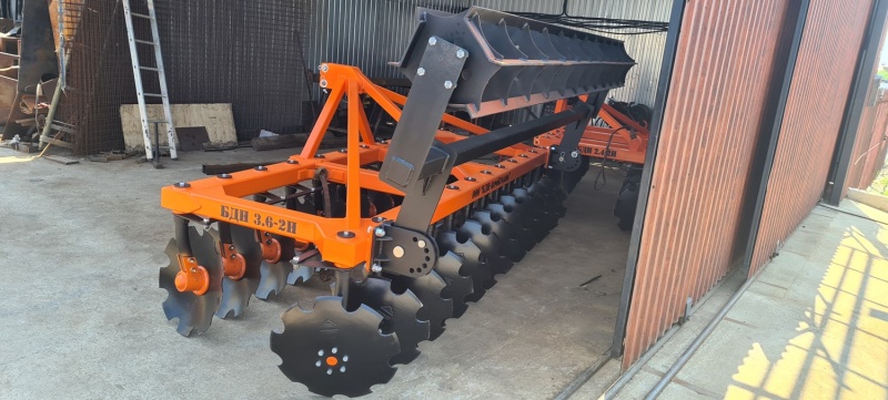 Борона дисковая навесная БДН 3,6х2Н, 24 рабочих органа Борона дисковая навесная БДН 3,6х2Н, 24 рабочих органа