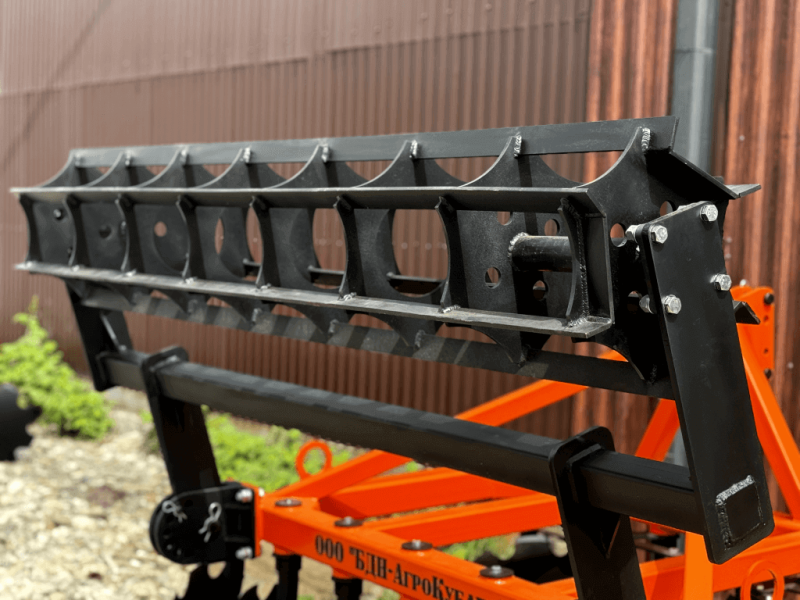 Борона дисковая навесная БДН 2,4х2Н, 14 рабочих органов Борона дисковая навесная БДН 2,4х2Н, 14 рабочих органов