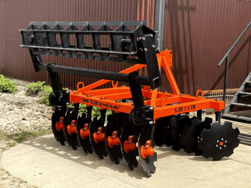 Борона дисковая навесная БДН 2,4х2Н, 14 рабочих органов Борона дисковая навесная БДН 2,4х2Н, 14 рабочих органов