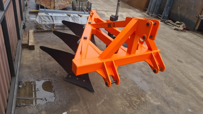 Плуг отвальный ПЛН 3-35 (3 корпуса) Плуг отвальный ПЛН 3-35 (3 корпуса)