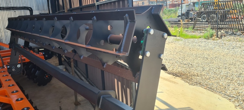 Борона дисковая навесная БДН 3,6х2Н, 24 рабочих органа Борона дисковая навесная БДН 3,6х2Н, 24 рабочих органа