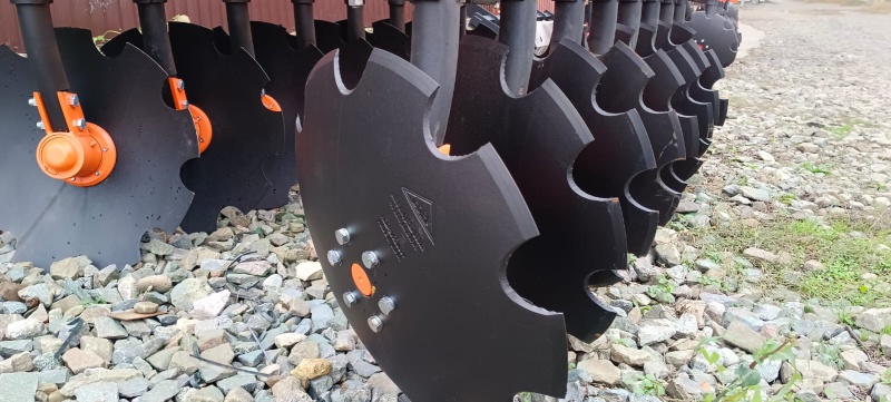 Борона дисковая навесная БДН 2,6х2Н, 16 рабочих органов Борона дисковая навесная БДН 2,6х2Н, 16 рабочих органов